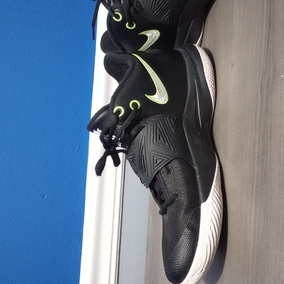 Nike - Picture 2 of 3